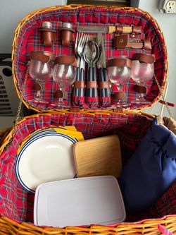 Wicker Picnic Basket Set for 4