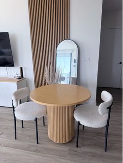 35'' Round Pedestal Dining Table, Solid Wood Base, Modern Fluted Table