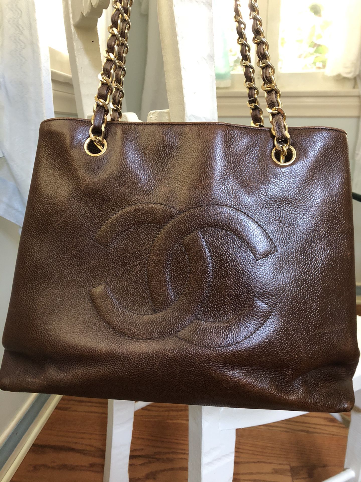 Gorgeous Vintage Chanel made in Italy brown leather shoulder bag logo