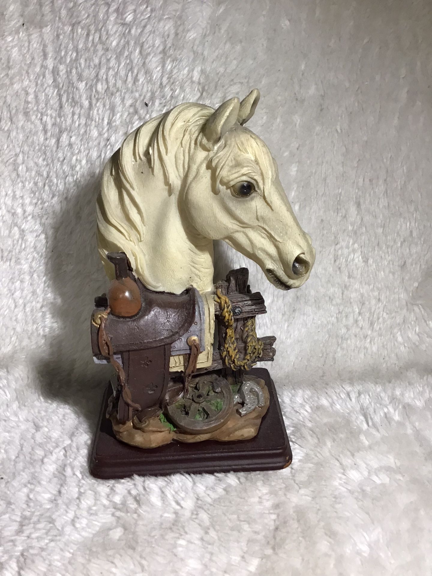 VINTAGE RESIN HORSE STATUE FIGURE/FIGURINE BY MAYRICH COMPANY