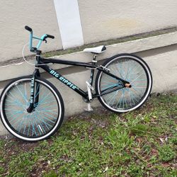 vans se bike big ripper had rusty pegs and couple handle bar scratches 