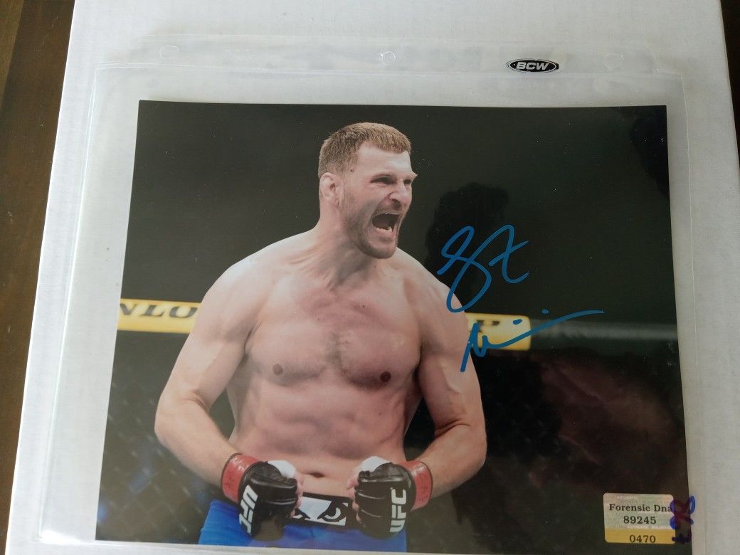 Signed Sipe Miocic 8x10 Photo With COA. 