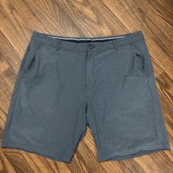 PUMA * Men’s Casual / Walking Golf Shorts * Size 38 