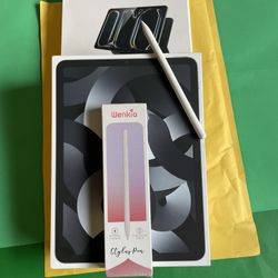 Apple iPad Air 5th Generation (M1 Chip) 64GB with Box, Pen And Keyboard 