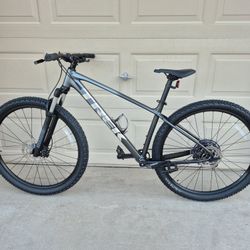 TREK MARLIN 6 GEN 3 MOUNTAIN BIKE, 29ER, TUBELESS TIRES/RIMS, 1x10 (M/L FRAME)