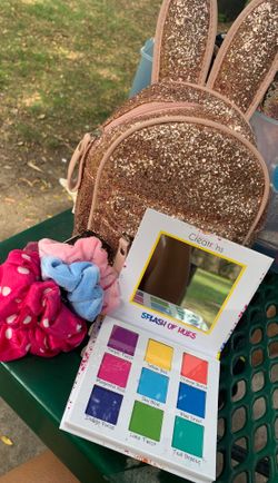 Backpack 🎒 makeup Scrunchies