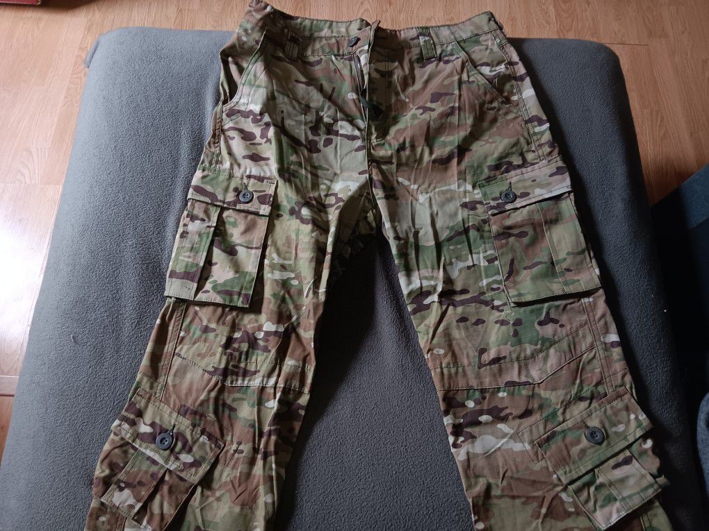 Brand New Military Camo  Cargo Type Pants