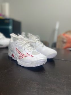 Mizuno Athletic Shoes – Size 6.5 Price: $50 OBO