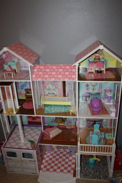 Kid Kraft Barbie doll house