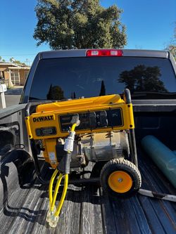 DeWalt DXGNR650 Portable Gas Generator