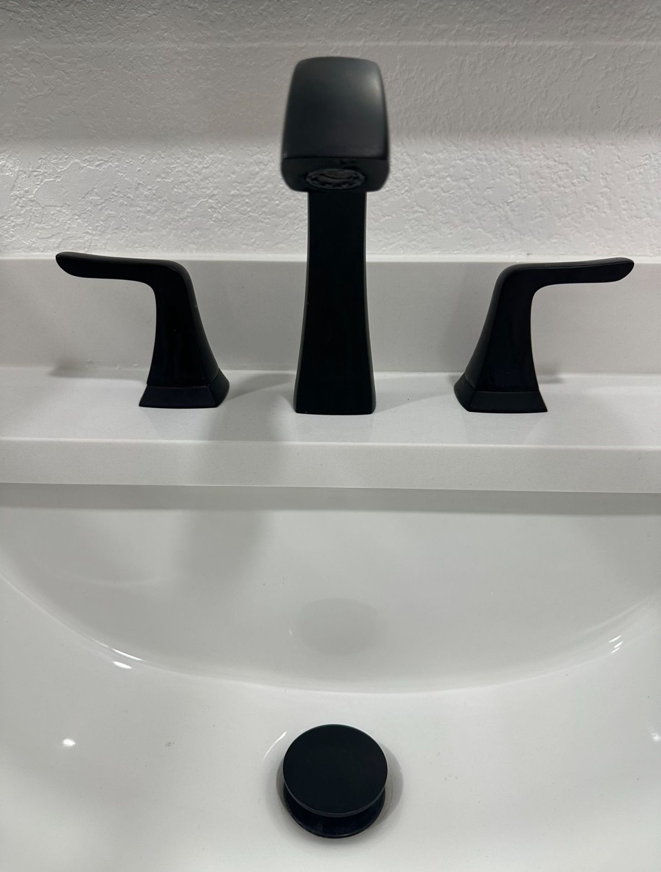 New Matte Black Bathroom Faucet (READ DESCRIPTION)