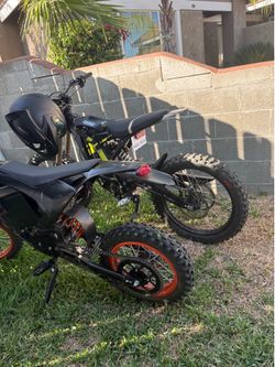 E moto 60v 50 mph had it for 2 weeks new