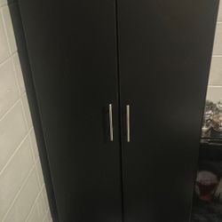 5’6 Black Closet