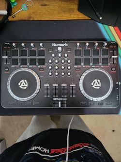 Numark Mixtrack Quad
