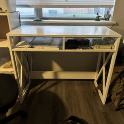 DESK WITH CUBE ORGANIZER 