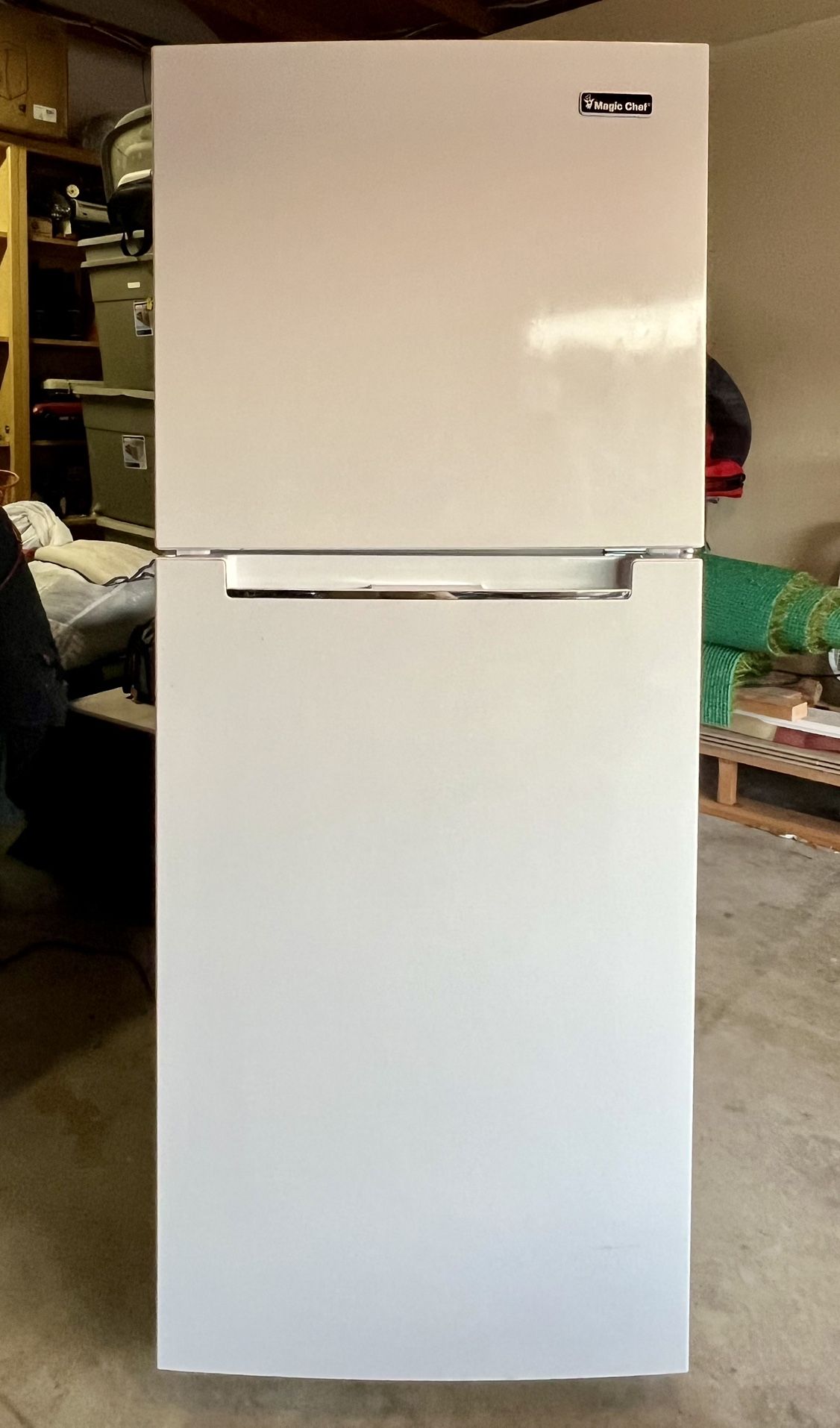 Top Freezer Refrigerator - Magic Chef 10.1 cu. ft.