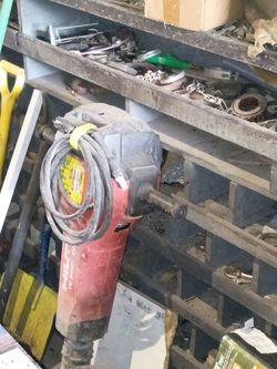 HILTI 3000 AVR Jackhammer