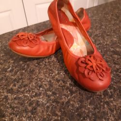 EXCELLENT CONDITION BORN LEATHER BALLETS, CORAL/RED, SIZE 6.5