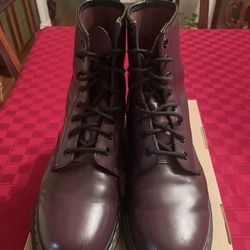 Dr. Martens, Size 9
