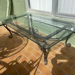 Coffee Center, Table, Glass and Iron, Very Strong, Beautiful, Piece,  only $25  measure:  28 x 58 We located  91st St., Collins avenue  At this price 