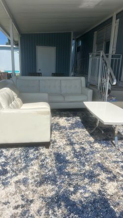 Living rm set with center and able