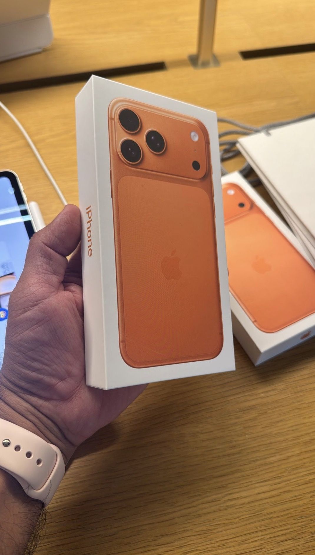 iPhone 17 Pro Max 512GB Cosmic Orange