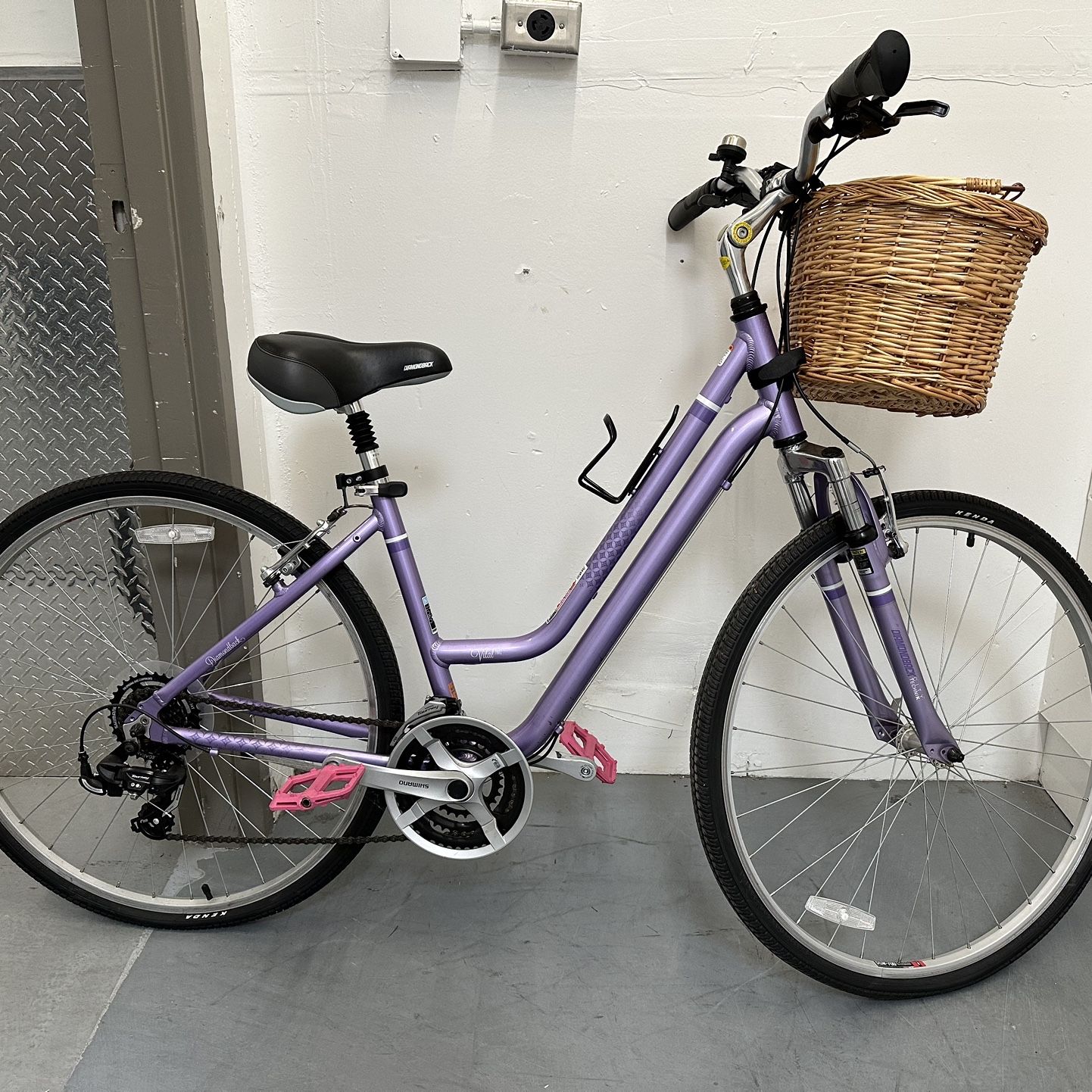 Diamondback Vital 2 Women Bike, Size 5'7-5'10 for Sale in Irvine, CA - OfferUp Diamondback Vital 2 Women Bike, Size 5'7-5'10 for Sale in Irvine, CA - OfferUp