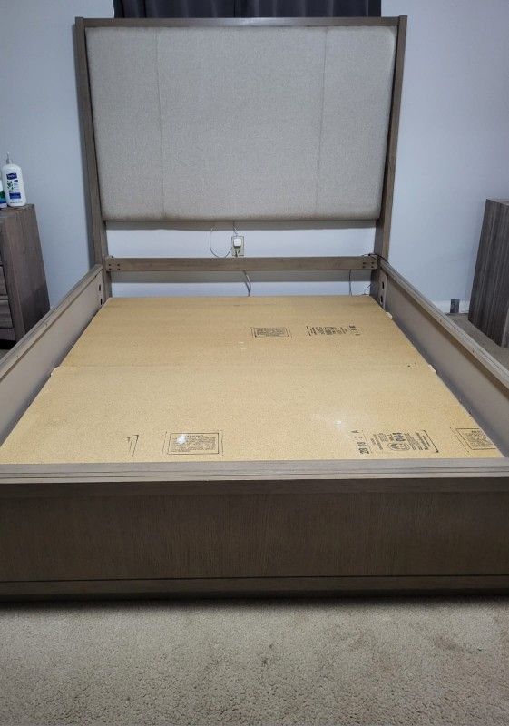 Queen Bed Like New Bought At City Furniture Less Than a Year Ago With 12