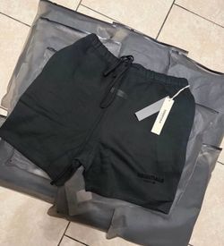 Essentials size M