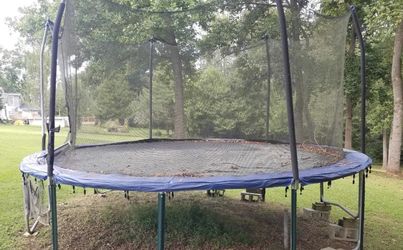 14’ Trampoline With Safety Net