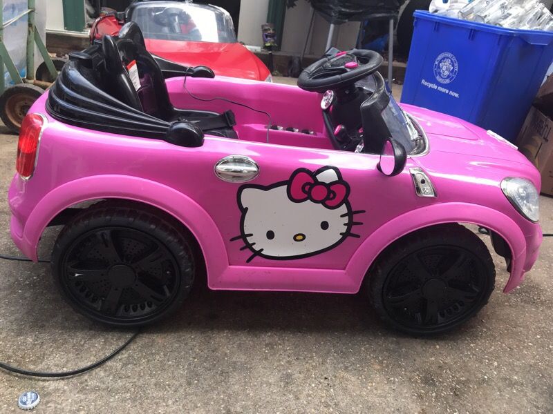 Hello kitty car