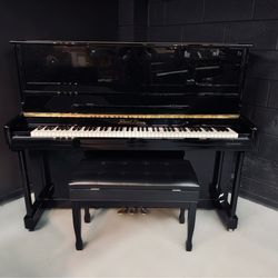 Pearl River 50" Ebony Gloss Upright Piano | Excellent Condition
