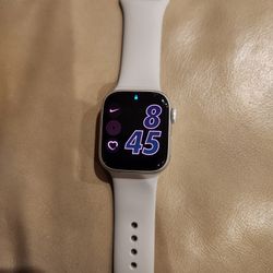Apple Watch Series 8 Star Light Sport band