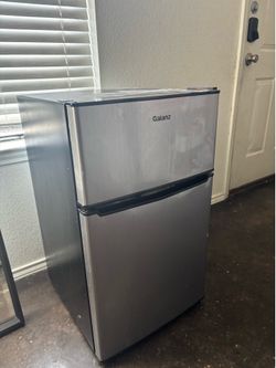 Mini fridge