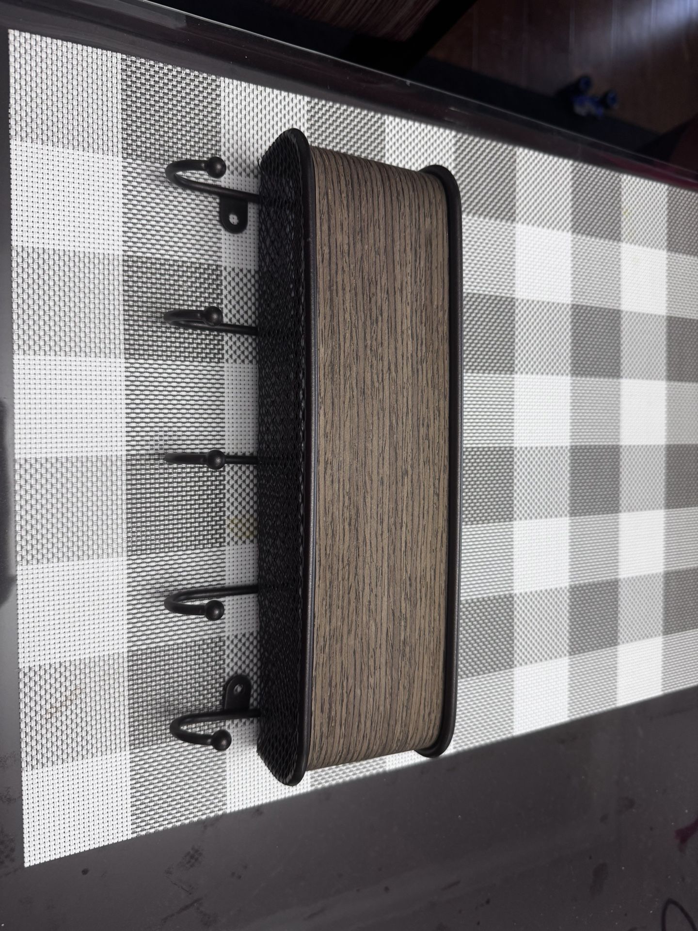 Mail & Key Organizer in Wall