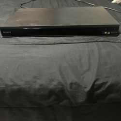 Sony - BDPS1700U Blu-ray Player with DVD Upconversion and HDMI cable