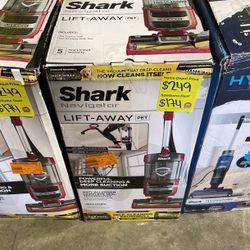 Shark Navigator Lift Away Pet Vacuum 