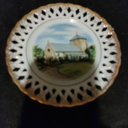 1959 Lattice Edged Plate With Picture Of Church Of The Recessional  On Front And Gold Edge