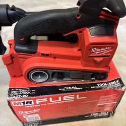 Milwaukee M18 FUEL 3” Belt Sander