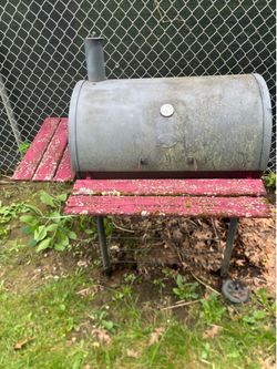 Charcoal smoker grill