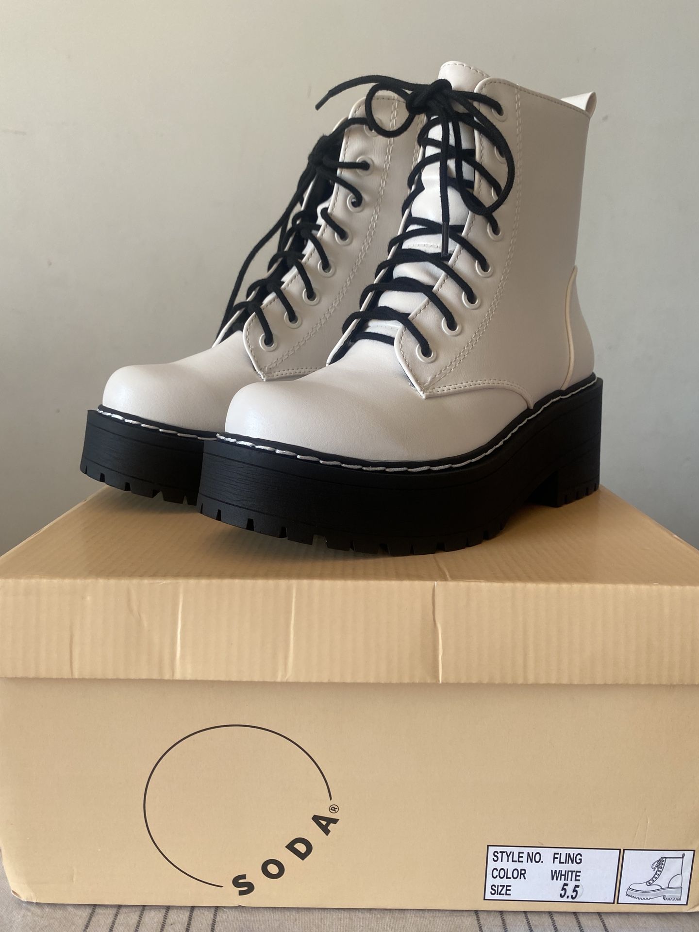 Brand New! Soda fling Women’s Chunky Lug Lace Up