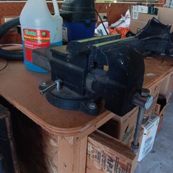 Giant Vice Tool