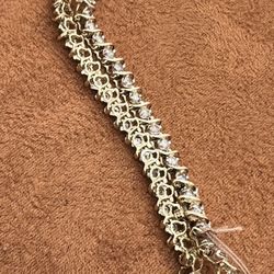 Gold bracelet with diamonds 
