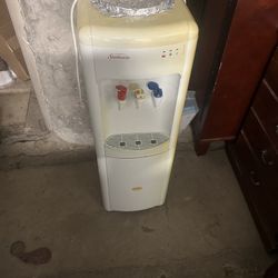 Sunbeam water dispenser & Culligan jug comes with 15-20 culligan jugs