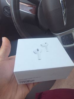 Airpods pro 3.