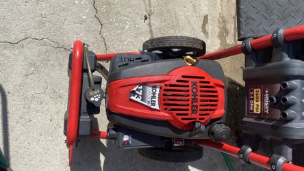Kohler Pressure washer 3100psi this is a big color motor runs well new card this thing is ready to go we got pictures of it running no problems with