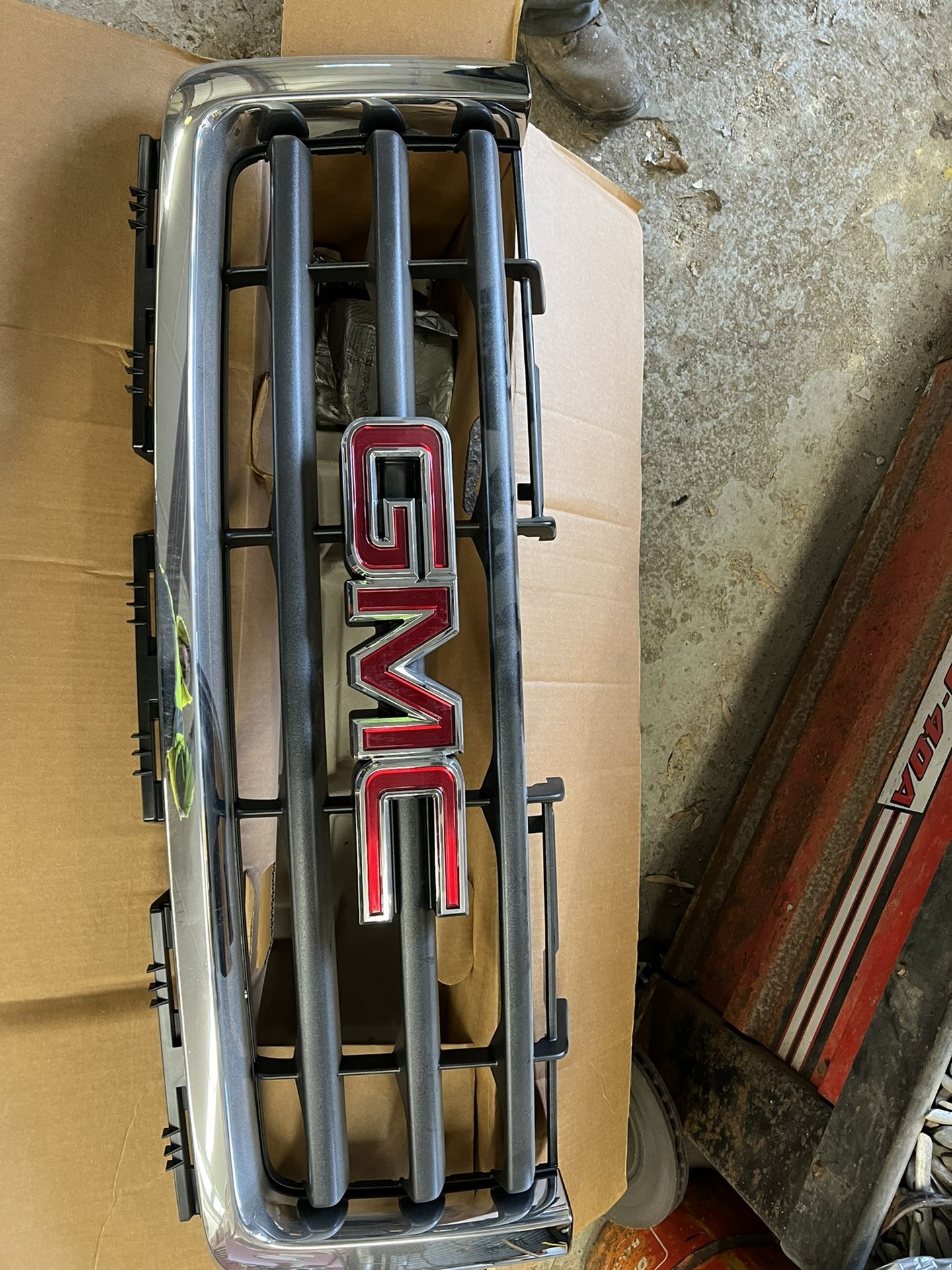 2007- 2013 GMC Grill
