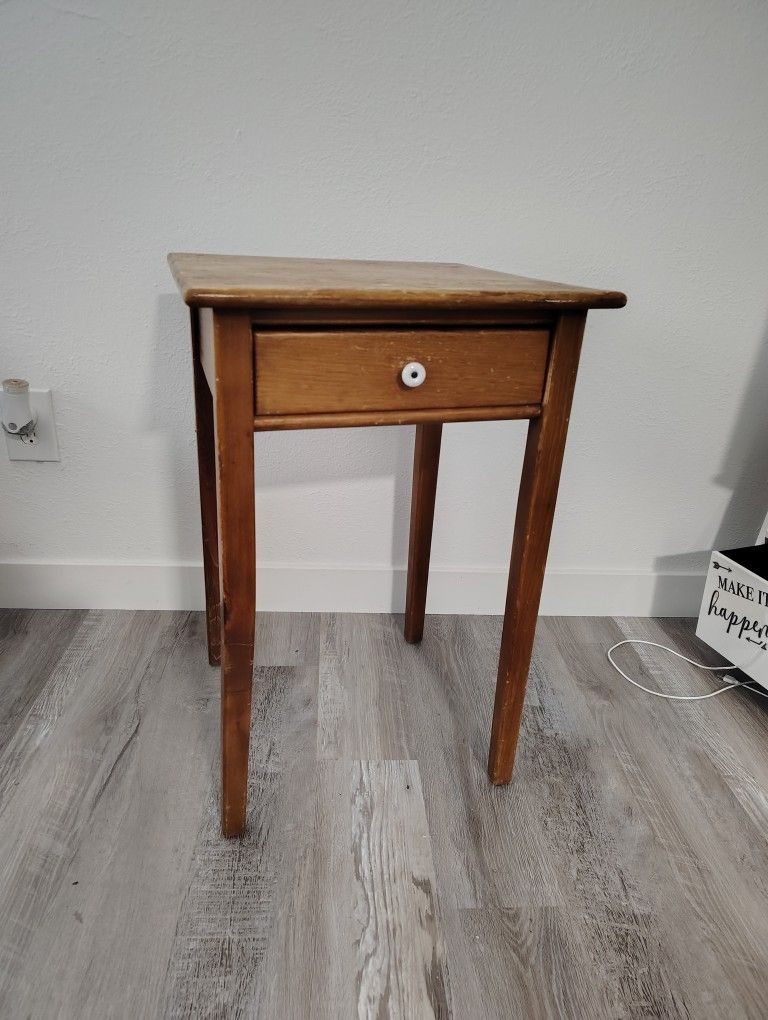 Maple Pedestal Accent Side Table w/ Drawer