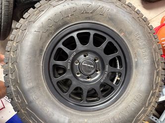 Method Wheel with Gladiator X Comp X/T 35x12.50R17LT Tire