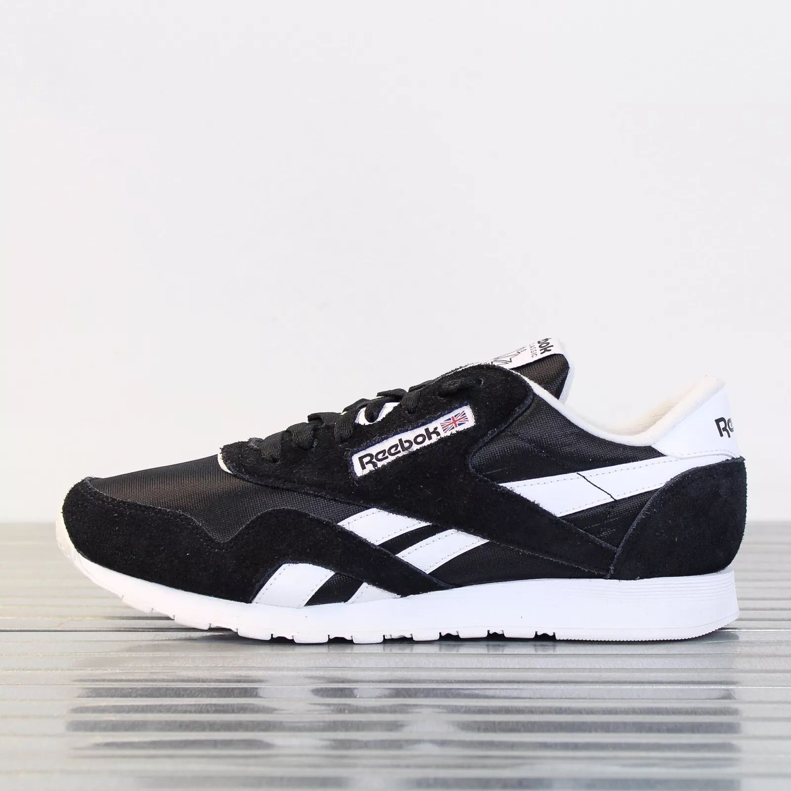Men's Reebok Classic Nylon Running Shoes Sneakers - Black - Size 8, 10.5